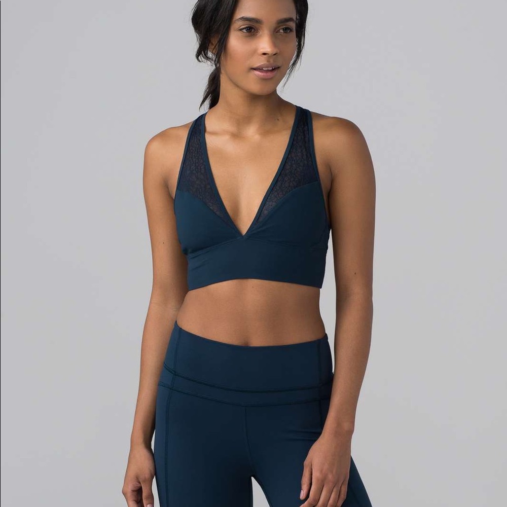 Lululemon Twist & Train Bra in Jaded size 8
